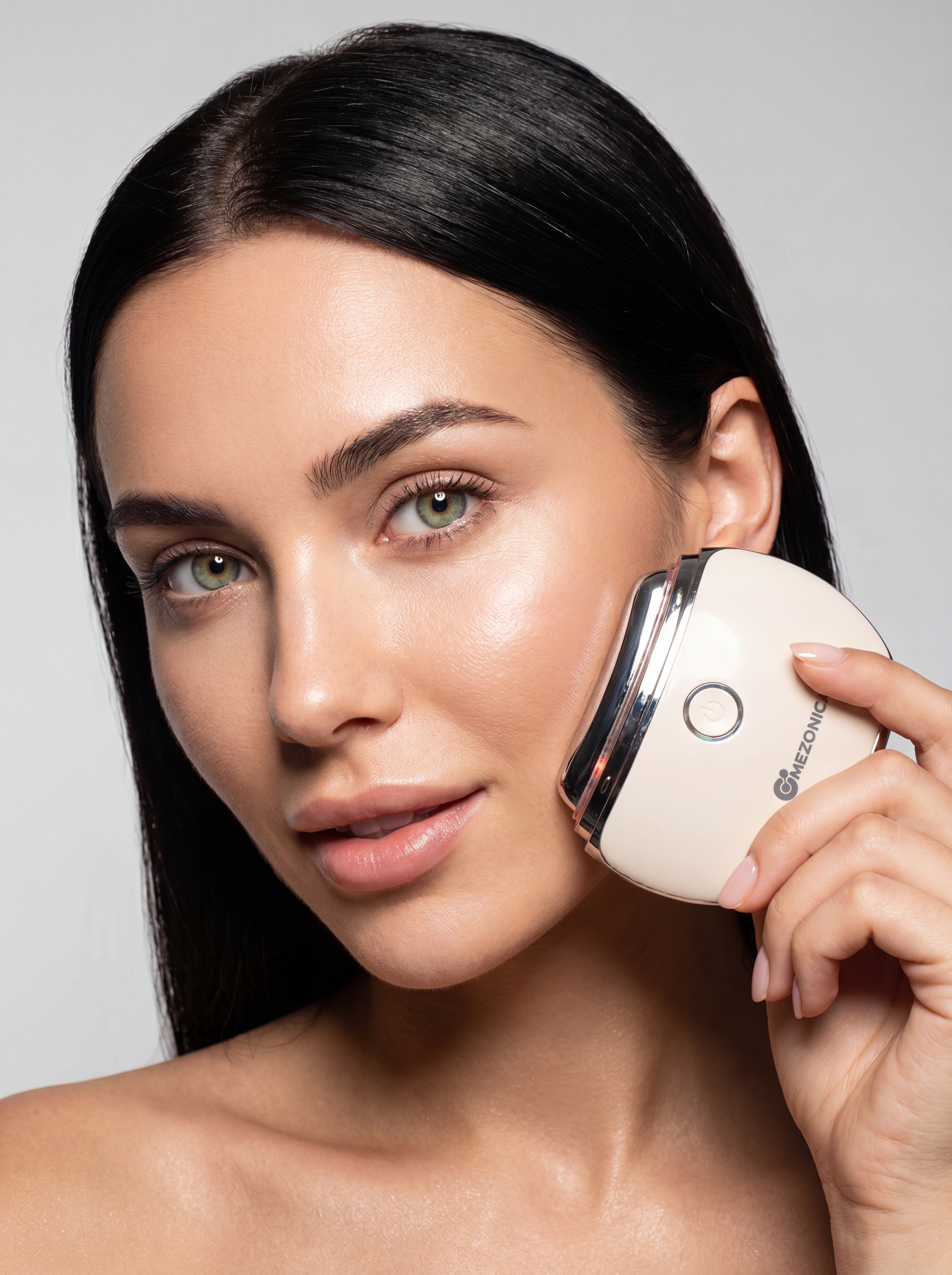 Mezonica Vibration Gua Sha Pad with Heat + LED Therapy Бежевый микротоковый светодиодный массажер с подогревом и фототерапией для антиэйдж ухода за кожей лица купить в интернет-магазине Skin-Mag