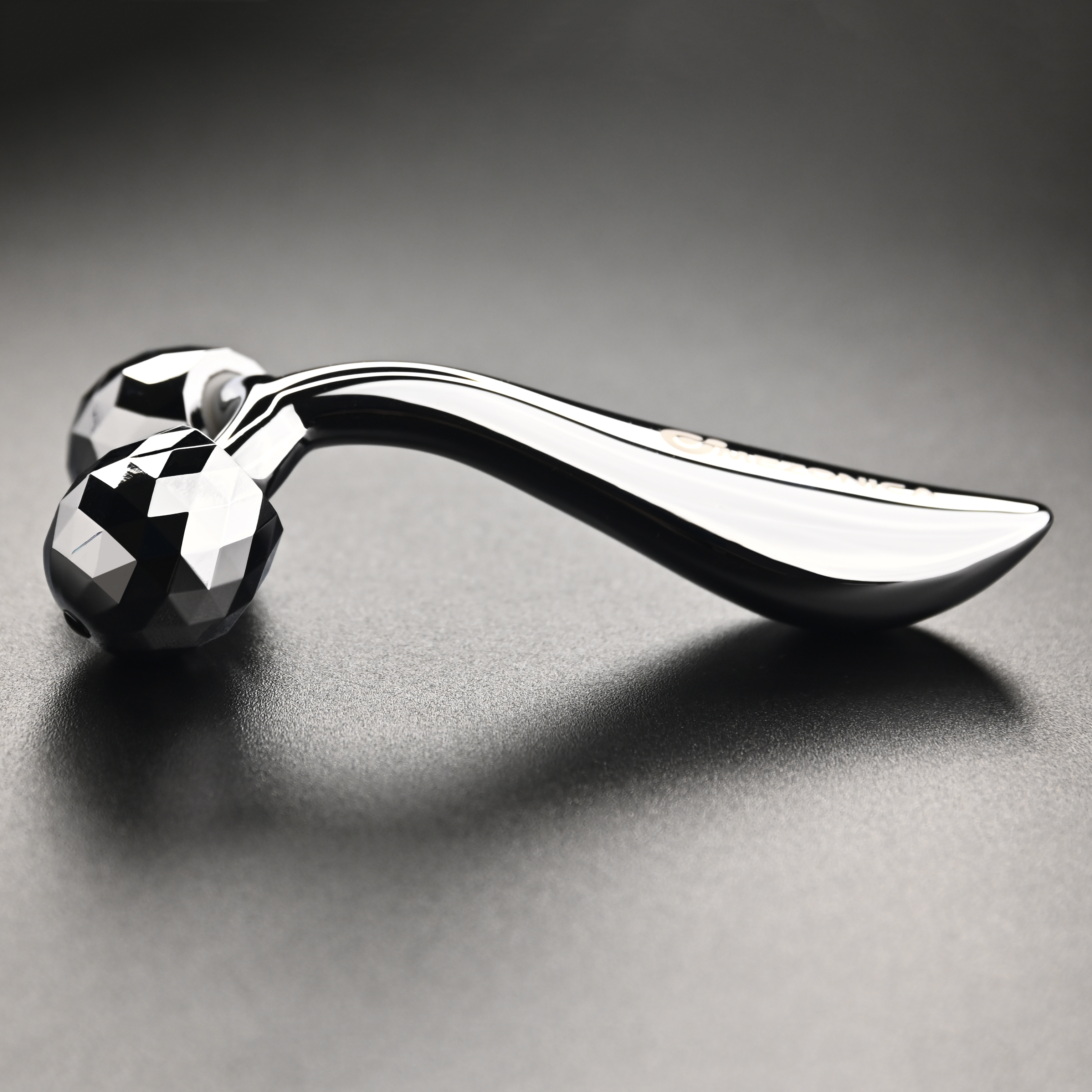 Mezonica Metal 3D Face lifting roller straight Роликовый массажер роллер для лифтинг массажа кожи лица тела, домашний ручной купить в интернет-магазине Skin-Mag