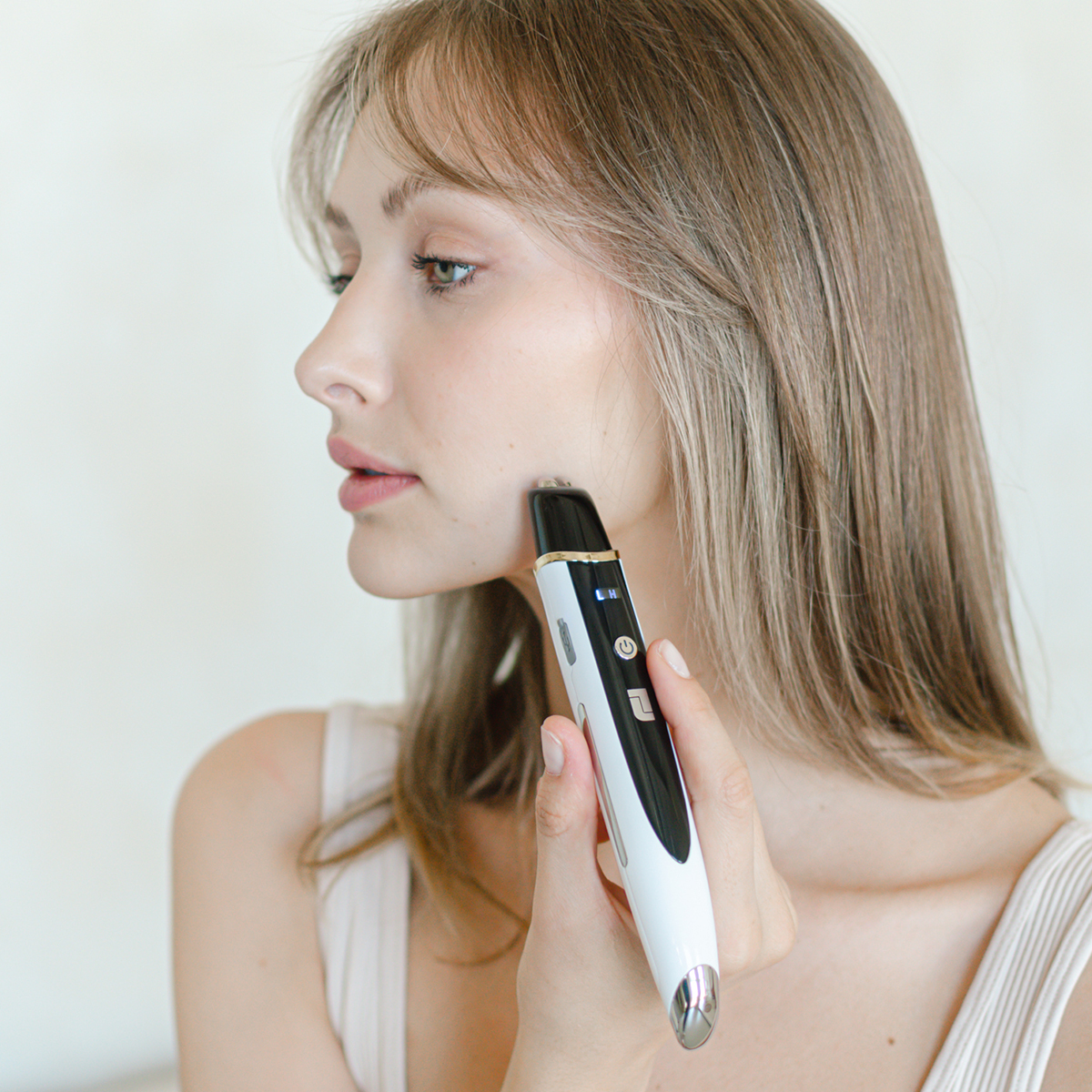 Lifetrons Eye Rejuvenator with Radio Frequency, lon & Heat Therapy Аппарат для омоложения кожи вокруг глаз с радиочастотной энергией купить в интернет-магазине Skin-Mag