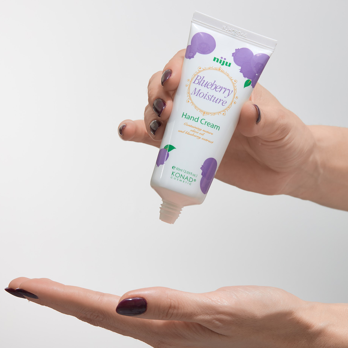 Konad niju Moisture hand cream - blueberry купить в интернет-магазине Skin-Mag
