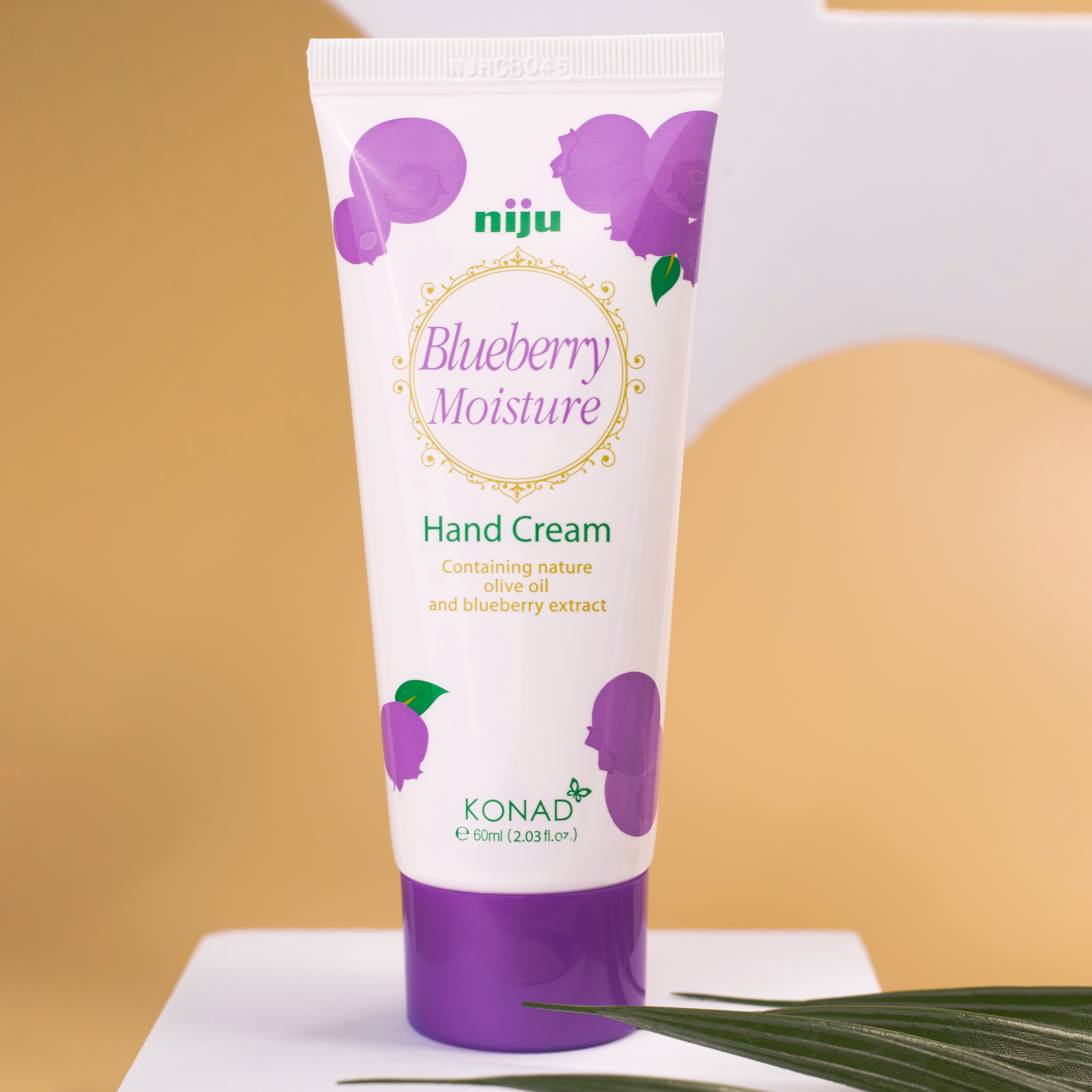 Konad niju Moisture hand cream - blueberry купить в интернет-магазине Skin-Mag
