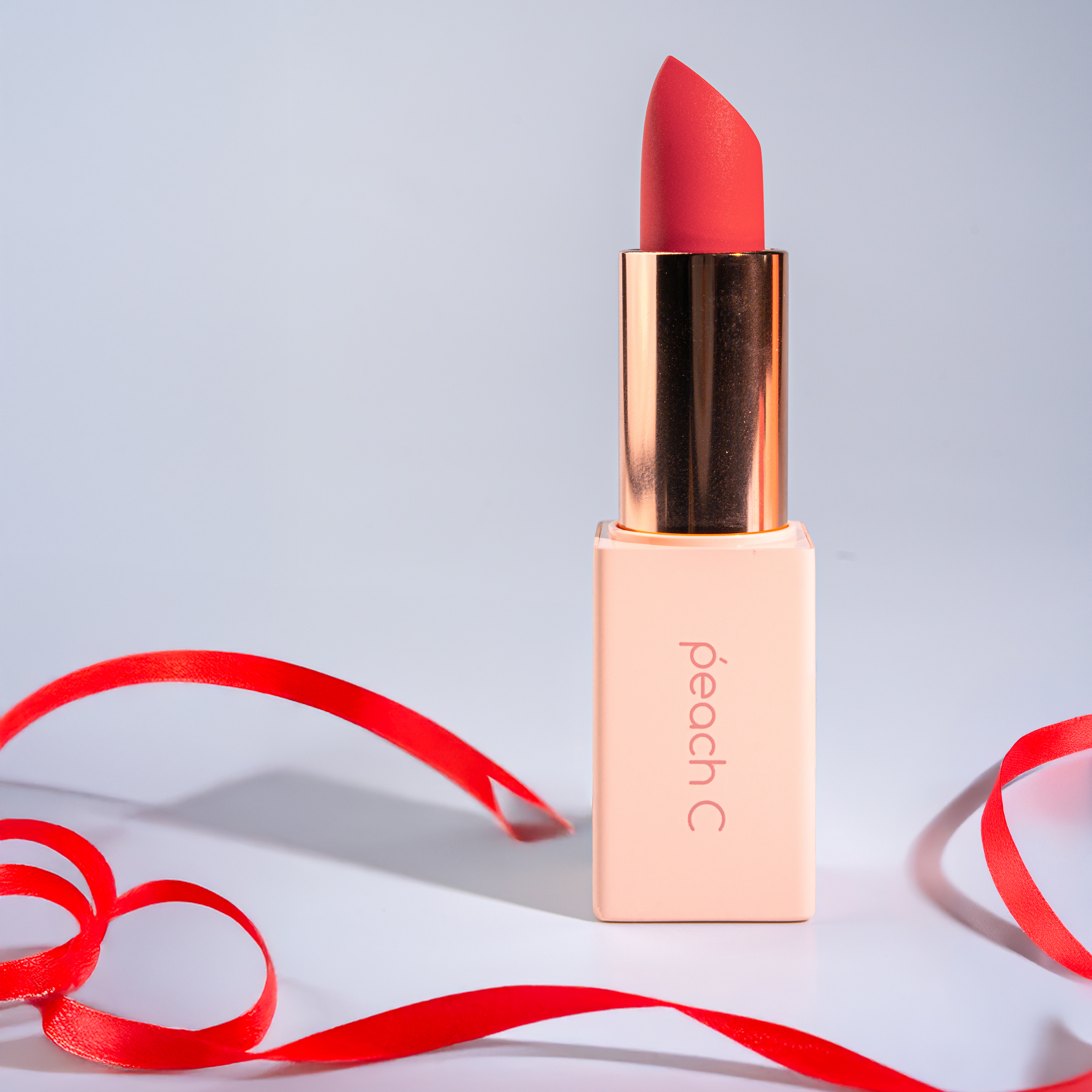 PEACH C Easy Matte Lipstick 05 Dahlia Red Помада для губ матовая с магнитным футляром, оттенок 05 купить в интернет-магазине Skin-Mag