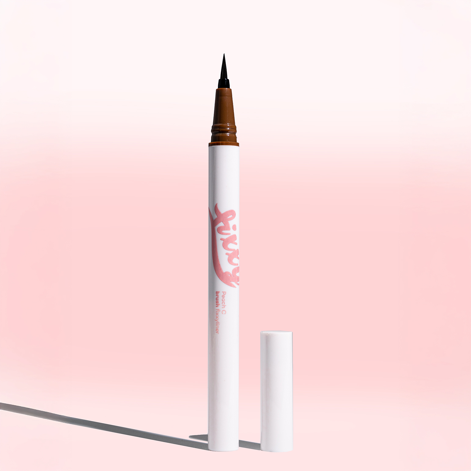 PEACH C Brush Fixxyliner 02 Brown Подводка для глаз, коричневая купить в интернет-магазине Skin-Mag
