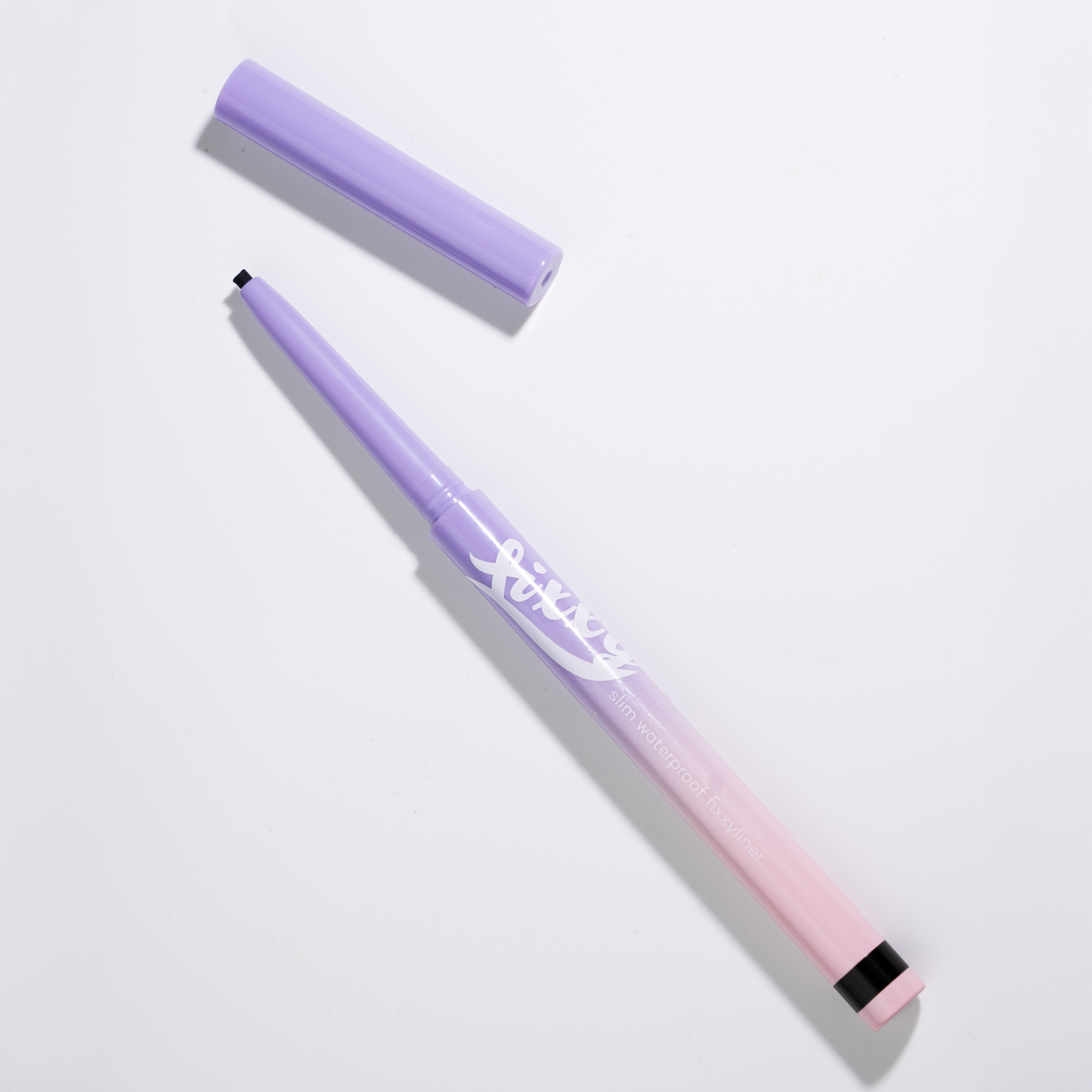 PEACH C Slim Waterproof Fixxyliner 01 Black Водостойкий карандаш для глаз, чёрный купить в интернет-магазине Skin-Mag