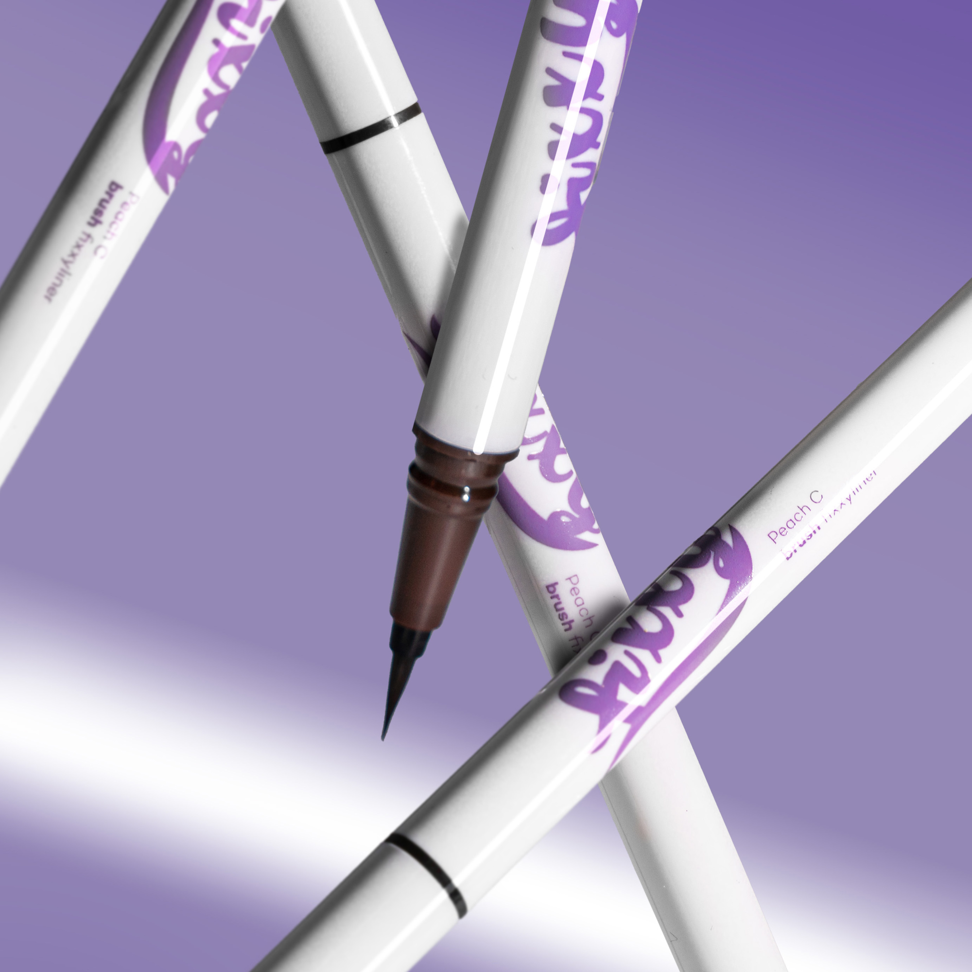 PEACH C Brush Fixxyliner 01 Black Brown Подводка для глаз, чёрно-коричневая купить в интернет-магазине Skin-Mag