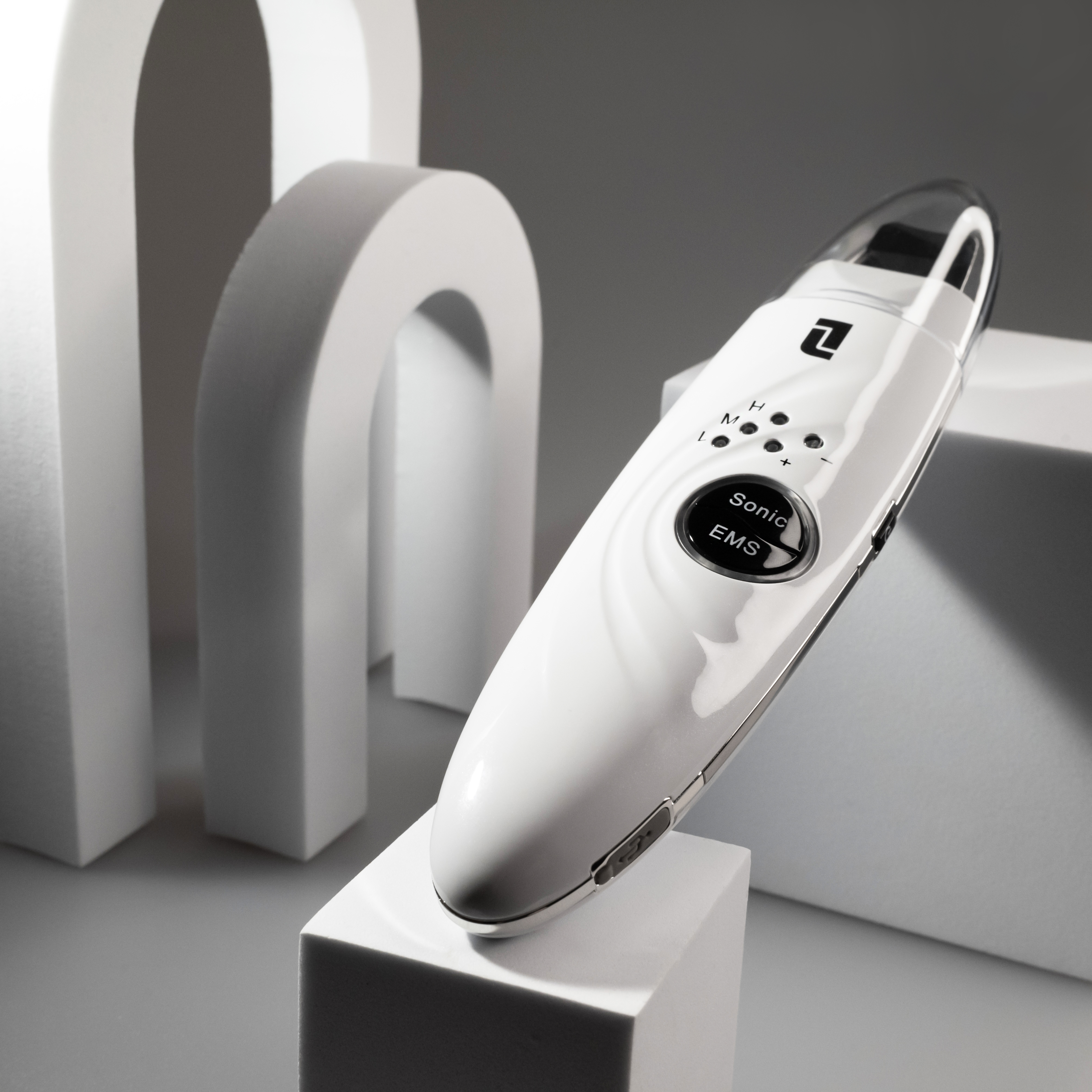 Lifetrons Ultrasonic Cleanser with lon & EMS Toning Technology Ультразвуковой очищающий прибор с технологией ионного лифтинга и ЭМС купить в интернет-магазине Skin-Mag
